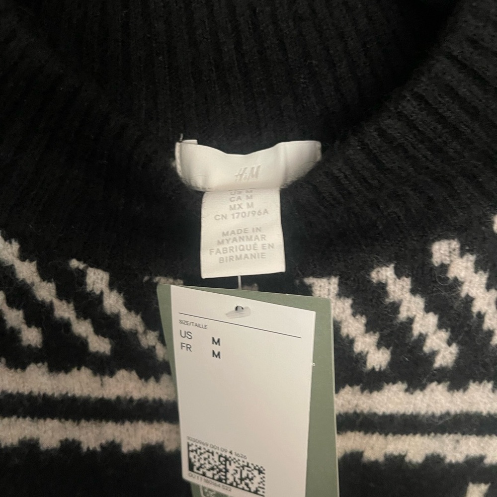 H&M Black & White Aztec Alpaca Pattern Knit Sweater - Picture 3 of 3